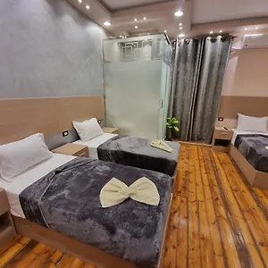 Hotel Plaza, -suites- 4*