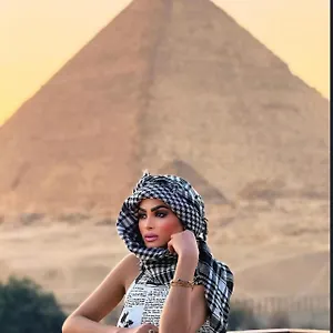 Sahara Pyramids イン