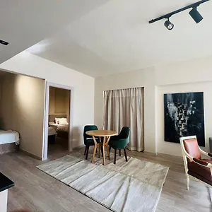 Unique 2 Bed 7 *