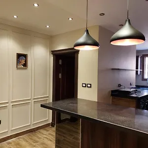 للايجار كورنيش المعادي Apartment *