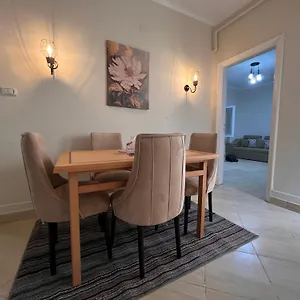Apartment 2 Bedroom Minutes Away From Nile