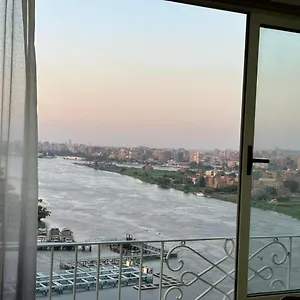 شقه فندقيه بأفضل فيو علي النيل مباشرة * Cairo