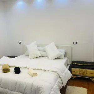 شقه فندقيه بالزمالك Apartment *