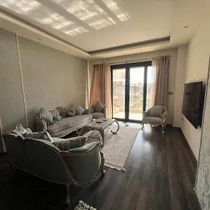 Apartment Chic In 4 Bed Penthouse In Midtown Compound, Auc