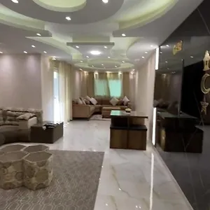 Apartment فاخرة في ارقى موقع على اول فيصل الرئيسي فوق معامل الفا للايجار *