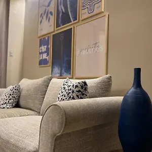 Maadi Sunny N Cozy Blue Escape Apartment *