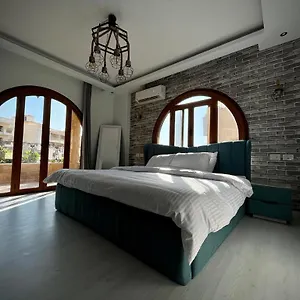 The Greek Suiteinn