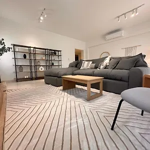 Appartamento In Boulevard Overlooking Swimming Pool