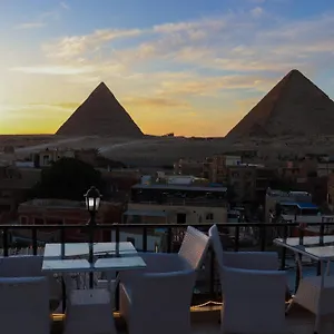 Golden Pyramids View Inn *