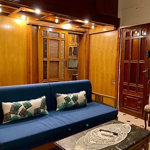 Cozy 2 Bedroom In Maadi 5 Minutes From The Nile! Cairo
