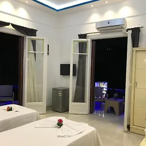 Crown Hotel 2*