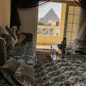 Pharaohs Pyramids View Bed & Breakfast