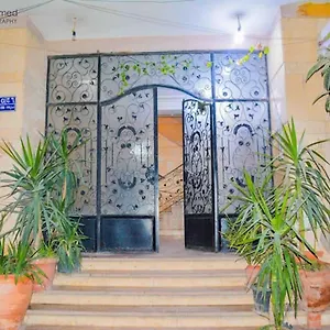 Modern 3 Bedroom Walk To Cafes & Bookstores Cairo