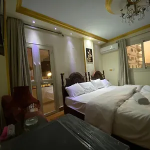 Asma Pyramids View Guest house *