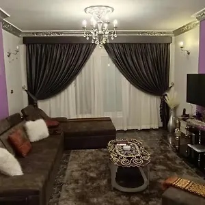 Apartment شقه مفروشه فندقيه رائعه مساحتها 200 متر مكيفه معقمه انترنت مجاني موقع رائع اول سكن بنايه حديثه *