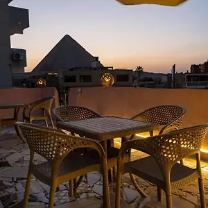 Beko Three Pyramids מלון
