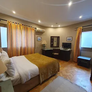 The Cosy In Zamalek Apartment