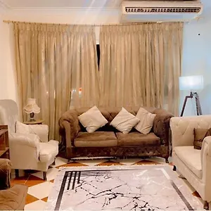 مفروشة بجوار سيتى ستارز و النادى الاهلى مدينة نصر Apartment *