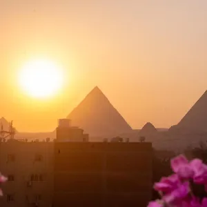 Pyramids Studio & Jacuzzi * Cairo