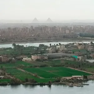 راقية مطلة علي كورنيش النيل المعادي - عوائل فقط Apartment Cairo