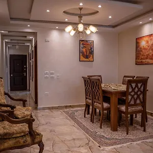 Apartment شقه فندقيه مواجهه للأهرامات. *