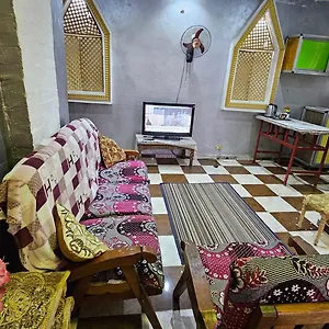 Shared Near Pyramids! Apartment Cairo