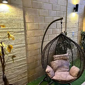 Luxury Flat With Garden And Private Entrance فاخرة بحديقة و مدخل خاص