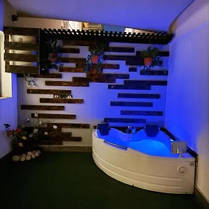 Private Jacuzzi With Garden Apartment *