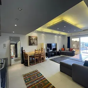 Comfortable Sunny 16 Mins From Airport Apartment Cairo
