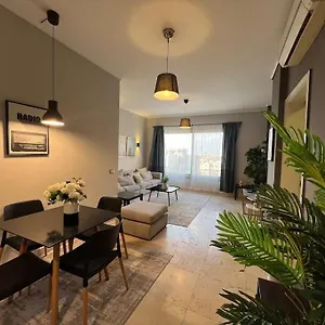 Apartment Sunny Bright 1br In Palm Hills