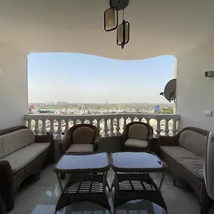 In Almaadi Corniche في كورنيش المعادي *