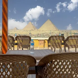 Moon Pyramids Frühstückspension *