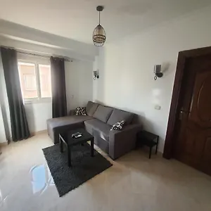 A Stylish Cozy Close To Airport. *