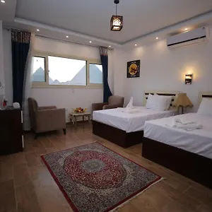 Hussien Lotus Pyramids View القاهرة