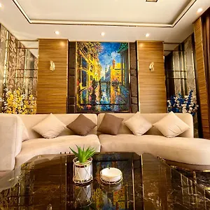Direct On The Pool 3br Luxury