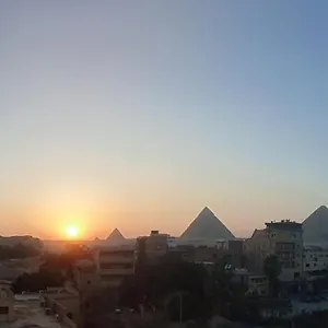 Sphinx Pyramids View Bed & Breakfast Kafrat al Jabal