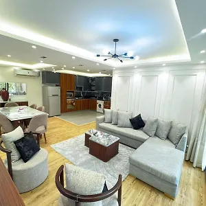 New Luxury With Privat Garden Apartment