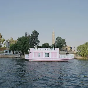 Botel La Maison Rosee Bateau