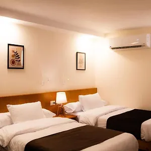 Marron Pharaohs Akhnaton Apartment