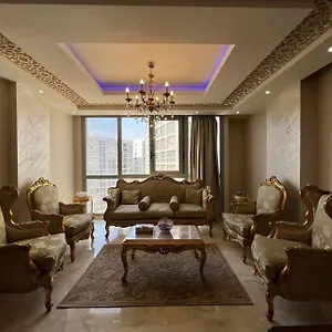 Apartment Spacious With Antique Furnishings & Views *