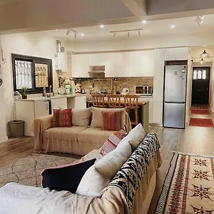 Apartment Auc Area