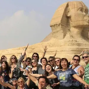 Lion Pyramids Apartment Cairo