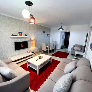 3 Bedrooms In Rehab Apartment *