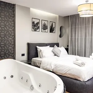 The 1bdr Slate Space W Jacuzzi 5min To Cai Airport Apartment