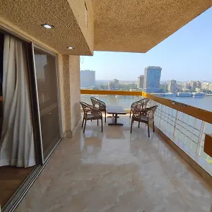 Apartment مفروشة تطل علي النيل مباشره Cairo
