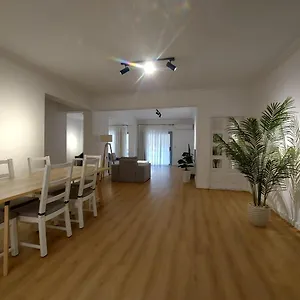 Unique Apartment- Free Wi-fi Apartment