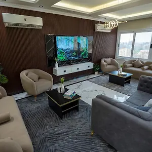 Luxury With Stunning View Apartment