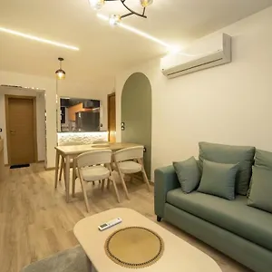 Luxury Heliopolis With Garden View, Near Airport