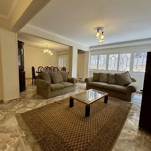 2 Bedroom Flat, 10-15 Mins To Egyptian Museum * Cairo