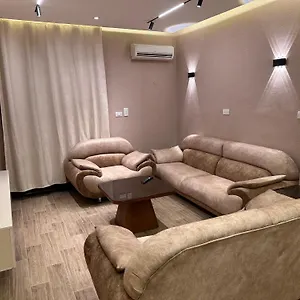 Cozy 2 Bedrooms In Rehab Apartment *